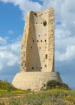 Torre del Serpe, une tour normande à l'Est de la ville.