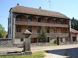 La tannerie (1851) et la fontaine de la rue des Tilleuls.