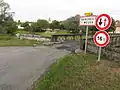 Entrée du village par le pont de Meuse.