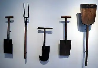 Outils de pressurage du raisin.