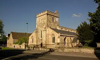 Vue de l'église St Cross à l'entrée du St Catherine's College.