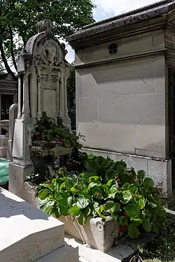 Stèle d'Antonia Guillou, née Laffont (1884), Paris, cimetière du Père-Lachaise.