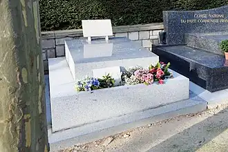 Sépulture des victimes au Père-Lachaise.