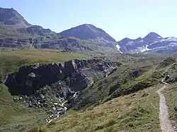 Vers la cuve du Péradza.