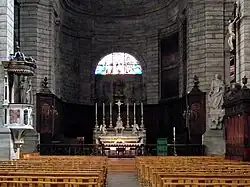 La nef et le chœur.