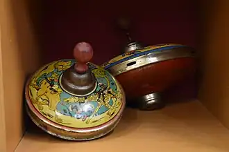 Toupie à crémaillère.