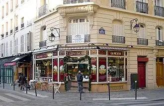 Façade Art nouveau au carrefour des rues de Cotte et Théophile-Roussel.