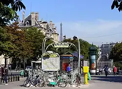 Station de métro Pasteur.
