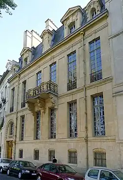 Hôtel de Lauzun au no&nbsp;17.