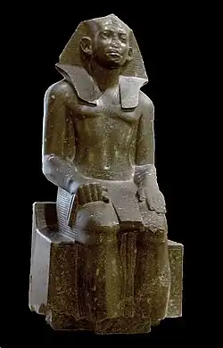 Le souverain « jeune »Diorite, H. 1,10&nbsp;mTemple de MédamoudMusée du Louvre