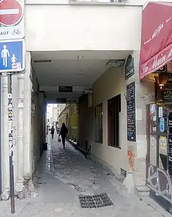 Entrée du passage de la Main-d'Or (no&nbsp;133).