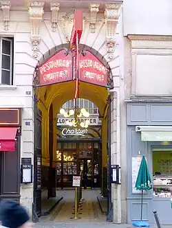 No&nbsp;7, l'entrée du Bouillon Chartier.