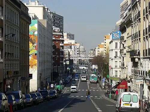 La rue Jeanne-d'Arc vue en direction du Panthéon.
