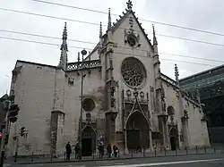 Façade de Saint Bonaventure (XVe&nbsp;siècle) restaurée en 1858–1860 par Cl.A. Benoît.