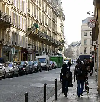 La rue Bonaparte vue en direction de la place Saint-Sulpice.