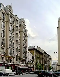 Au niveau du lycée Molière.