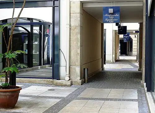 No&nbsp;48, passage rejoignant la rue Tiquetonne.