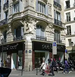 Ancienne Maison des Dames de Saint-Chaumont, à l'angle des nos&nbsp; 224-226 et de la rue de Tracy.