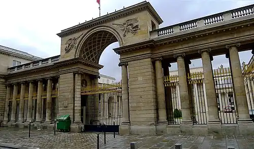 No&nbsp;64 : entrée de l'hôtel de Salm.