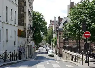 La rue vue depuis la rue Bobillot.