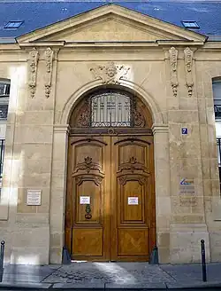 Entrée de l'hôtel de Beaune.