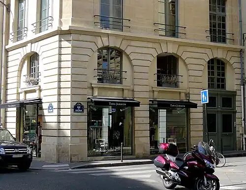 Immeuble au no&nbsp;10, classé monument historique.