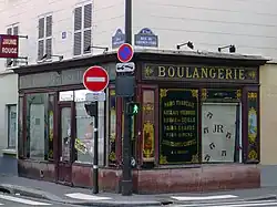 Au no&nbsp;45, boulangerie inscrite aux monuments historiques.