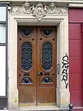 Porte avec lions en mascaron du no&nbsp;96.