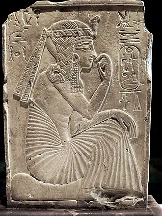 Ramsès représenté sous la forme d'un jeune prince enfant orné de l'uræus, royal symbole de sa destinée - Musée du Louvre.