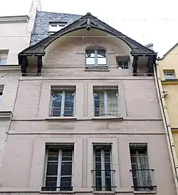 Détail du no&nbsp;31 (inscrit aux monuments historiques). Le pignon de bois date de 1480 environ.