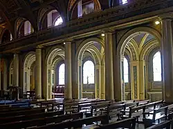 Nefs principale et collatérale droite vues de biais.