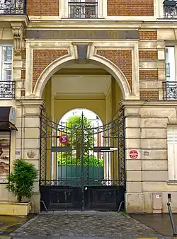 Entrée du n°228.