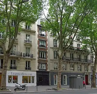 no&nbsp;7 bis, boulevard Saint-Germain.