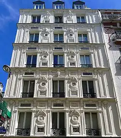 No&nbsp;89 : façade d'immeuble.