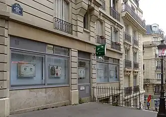 La rue, vue depuis la rue Caulaincourt.