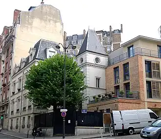 Angle des rues Lamarck (no&nbsp;31) et du Mont-Cenis (no&nbsp;28).
