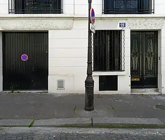 Au no&nbsp;21, frises Art déco.