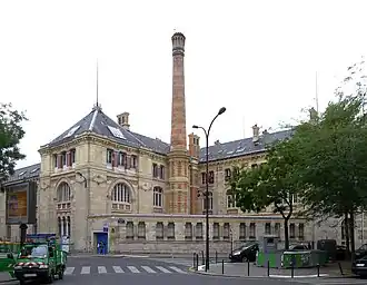 No&nbsp;83 : bâtiments du lycée Voltaire avec une grande cheminée.