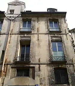 Étages supérieurs de l'immeuble au no&nbsp;12