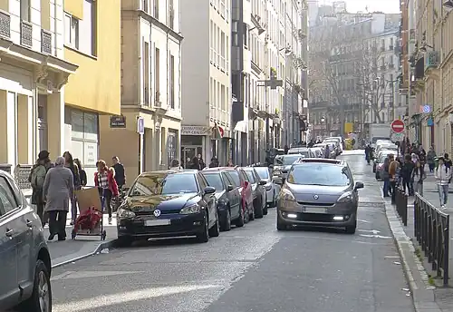 Rue vue en direction du boulevard Ornano.