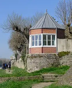 Autre « bricole » ou « gloriette ».