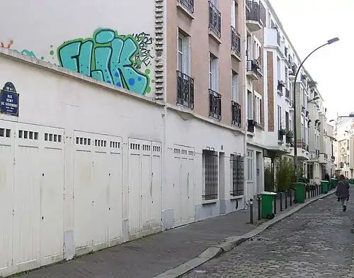 Le début de la rue, côté rue Barrelet-de-Ricou.