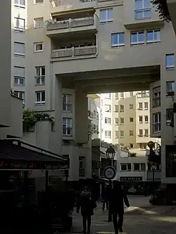 La rue Bernard-de-Clairvaux vue depuis la rue Saint-Martin.