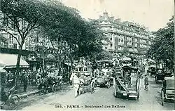 Les encombrements du boulevard des Italiens au début du XXe&nbsp;siècle.