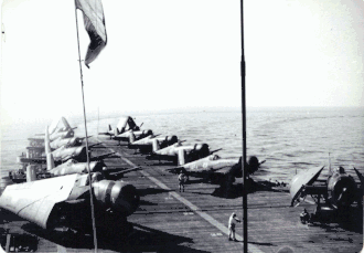 Grumman TBW-3W Avenger et Vought F4U-7 Corsair sur le La Fayette en 1962.