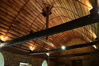 Voûte en planches de châtaignier.