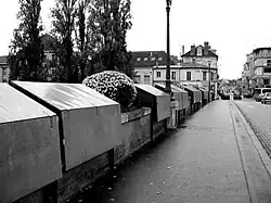 Les étals de bouquiniste sur le pont Jeanne d'Arc