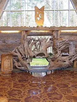 Autel de l'église de Paateri.