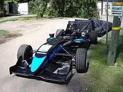 Photo de la monoplace de Duvashen Pdayachee immobilisée dans le paddock.