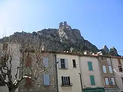 Bourg et son château.